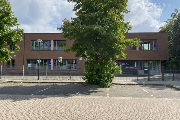 Vluchtelingen in schoolgebouw Vrouwkensakker