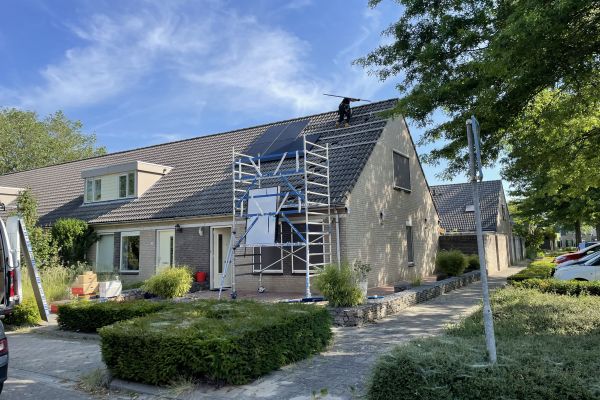 Eerste zonnepanelen voor huurders Helpt Elkander