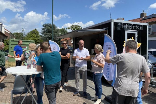 Frietjes voor bewoners Oranjebuurt in Nuenen